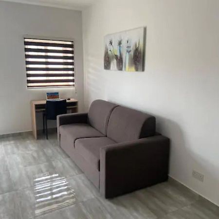 F10 Room 1, Private Double Room With Private Bathroom In Shared Flat Msida Exterior photo